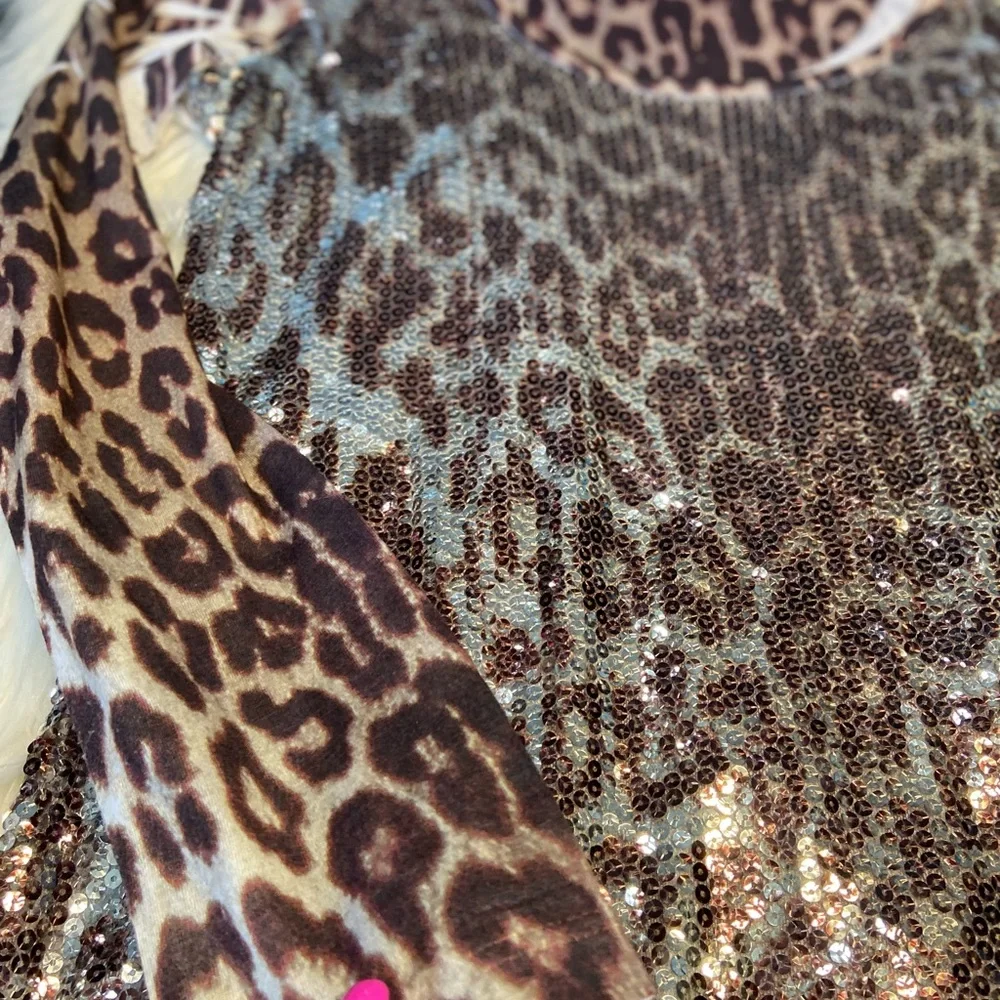 Sequin Leopard Print Women's Top - Picture 5 of 6